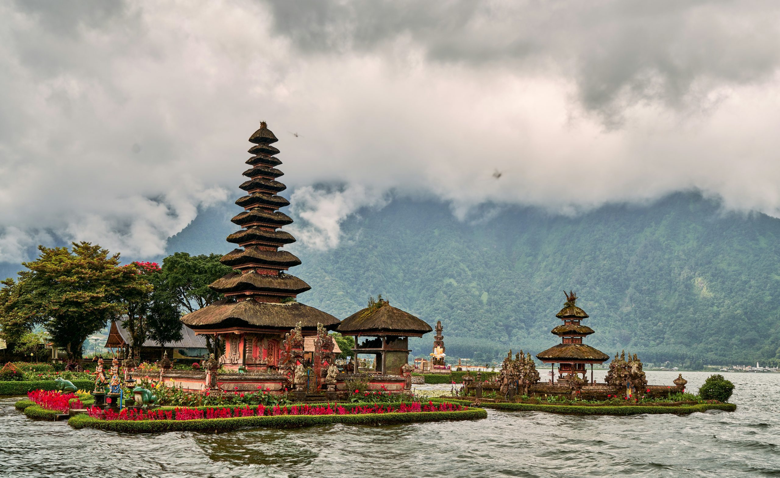 Ulun Danu Beratan Temple Scenic picture of Florence Italy.